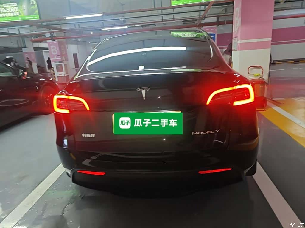 Tesla Model Y, 2023 4