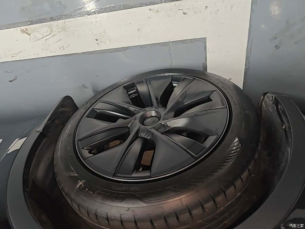 Tesla Model Y, 2023 25
