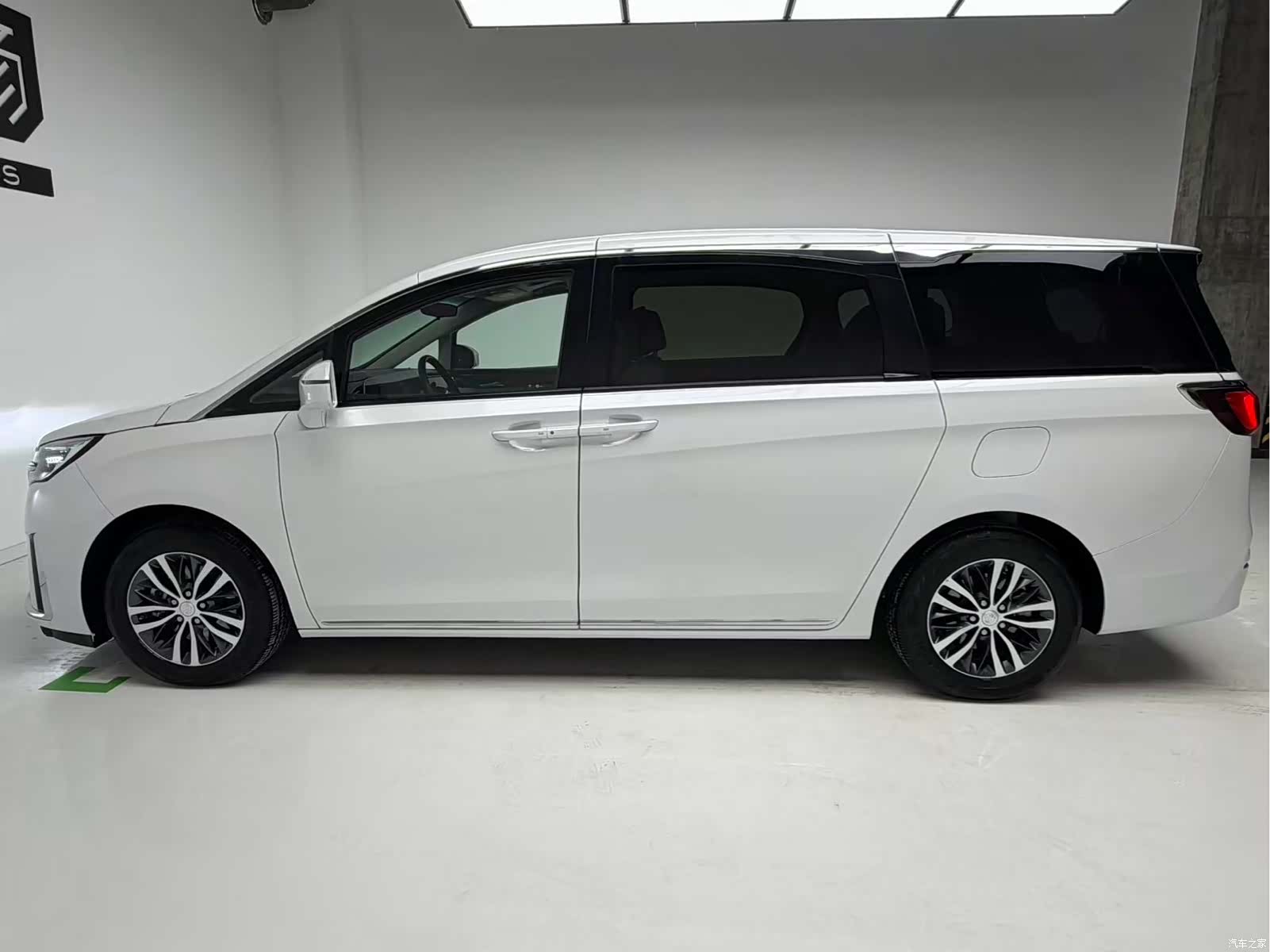 Buick GL8, 2023 9