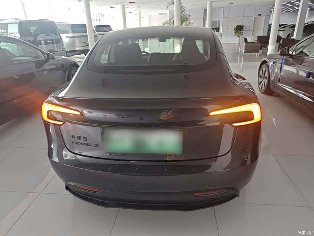 Tesla Model 3, 2026 6