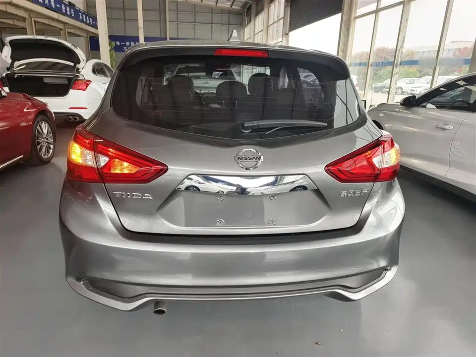 Nissan TIIDA