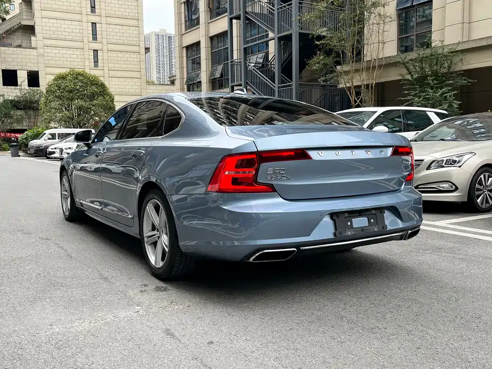 Volvo S90