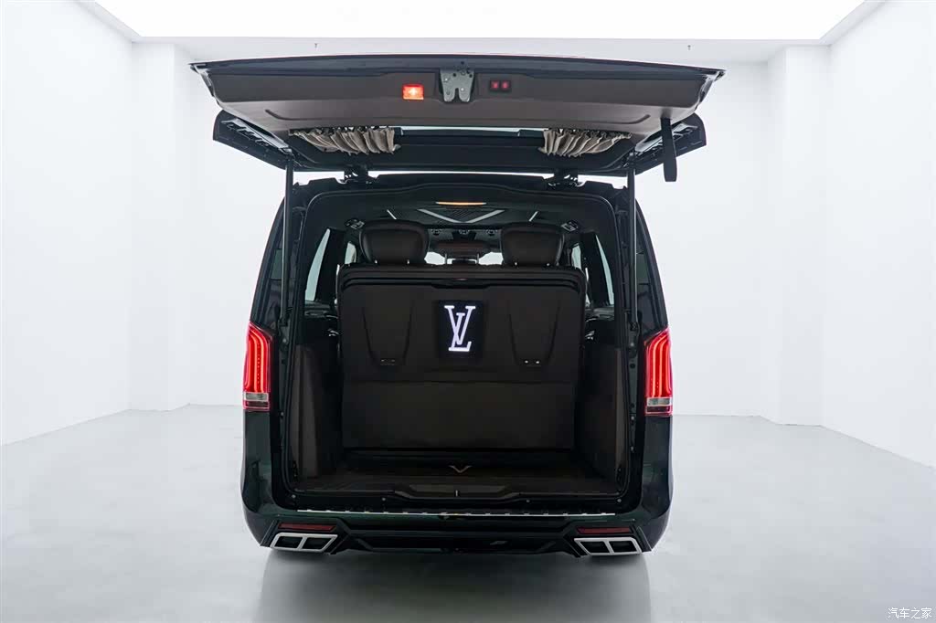 Mercedes-Benz VI, 2019 9