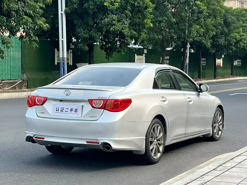 Toyota Reiz