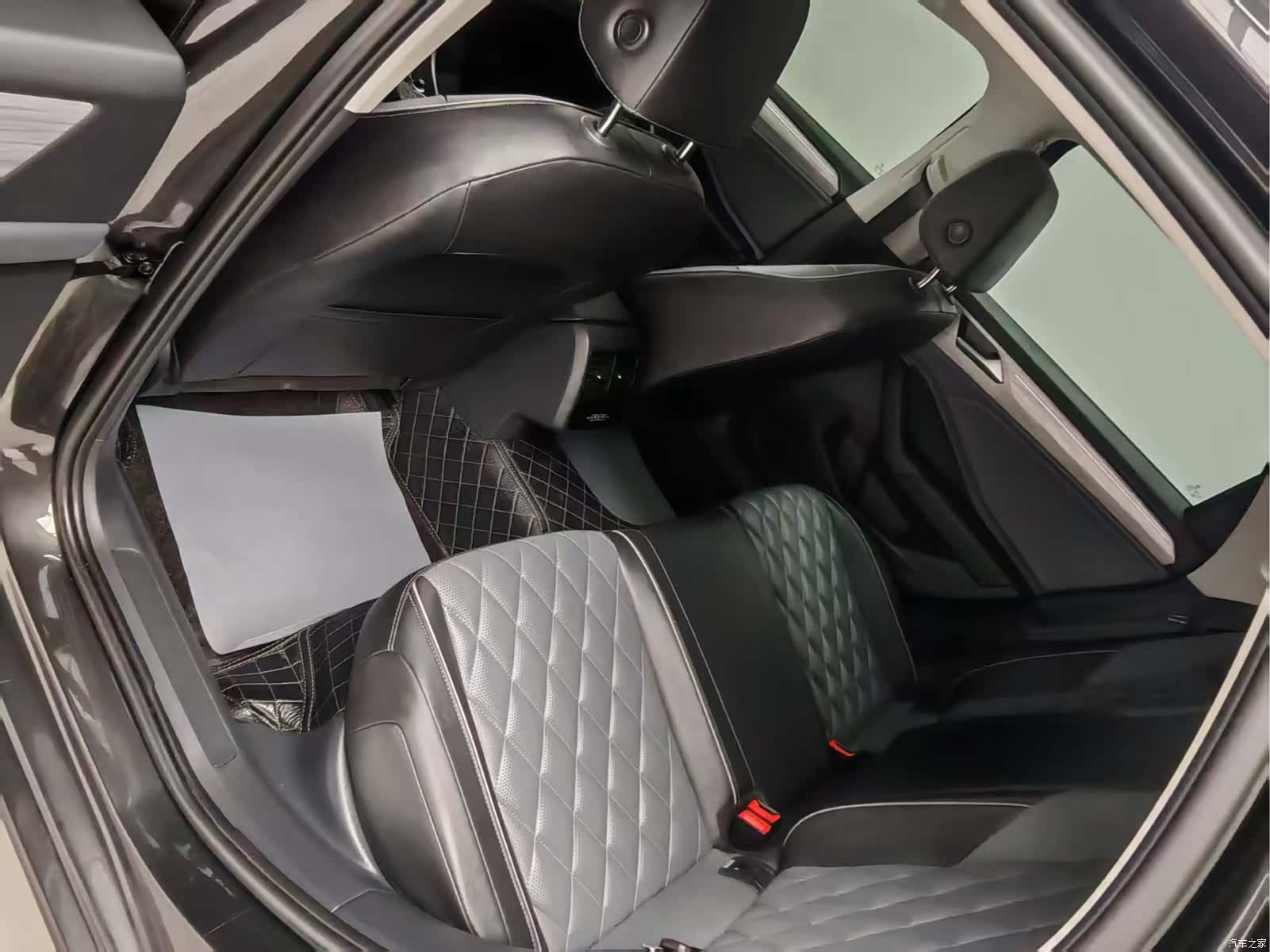 Volkswagen Sagitar, 2025 12