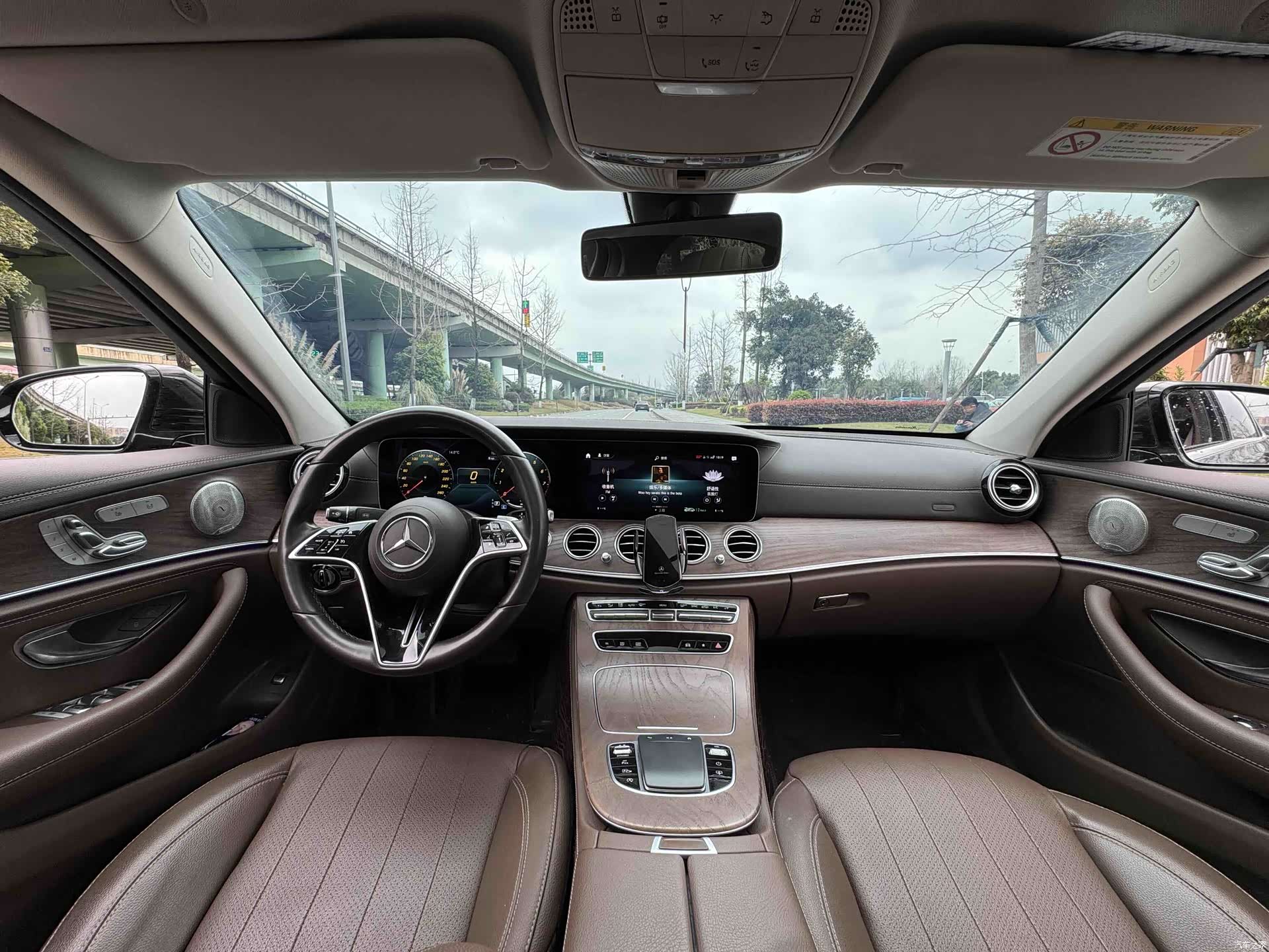 Mercedes-Benz E-Class, 2023 14