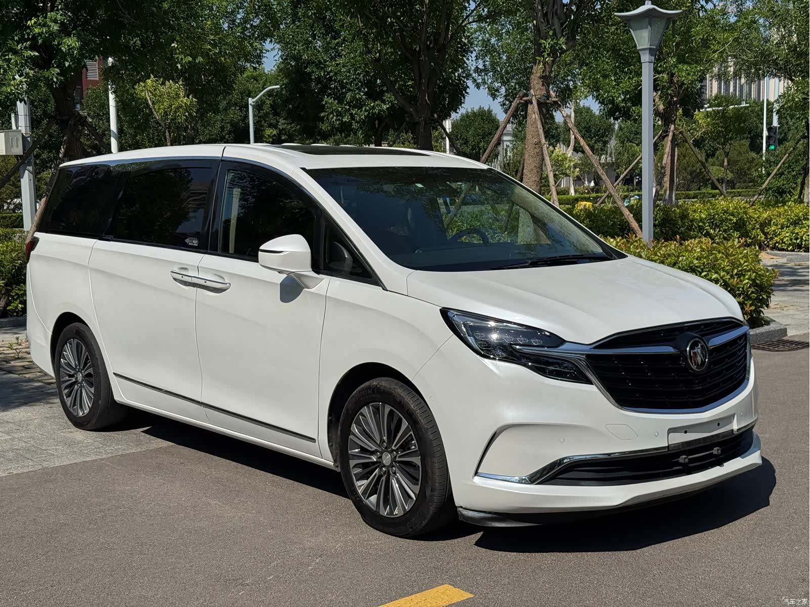 Buick GL8, 2021 3