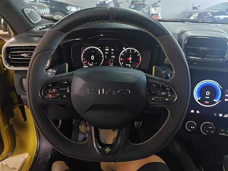 Lynk & Co 03