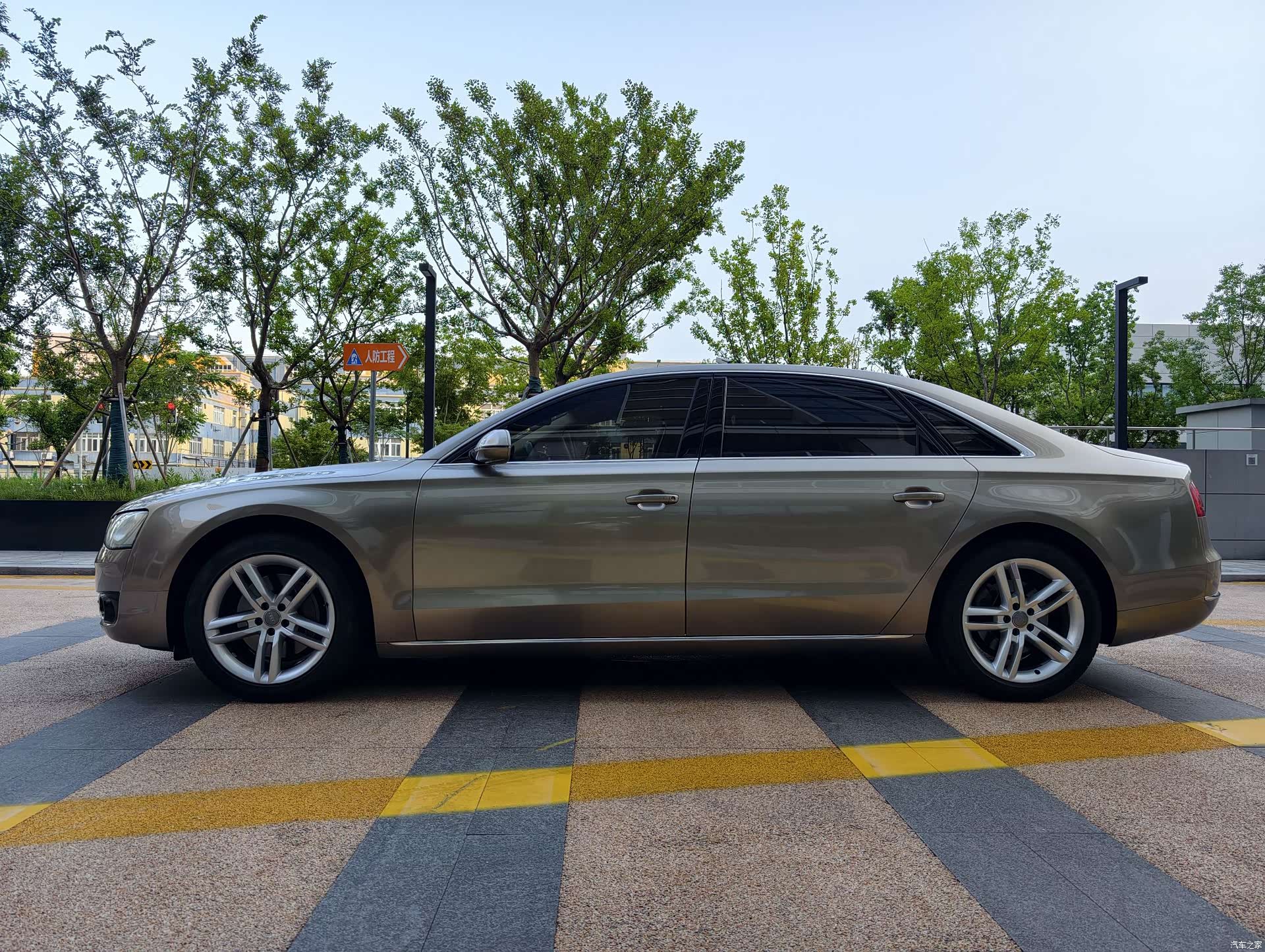 Audi A8L, 2011 26