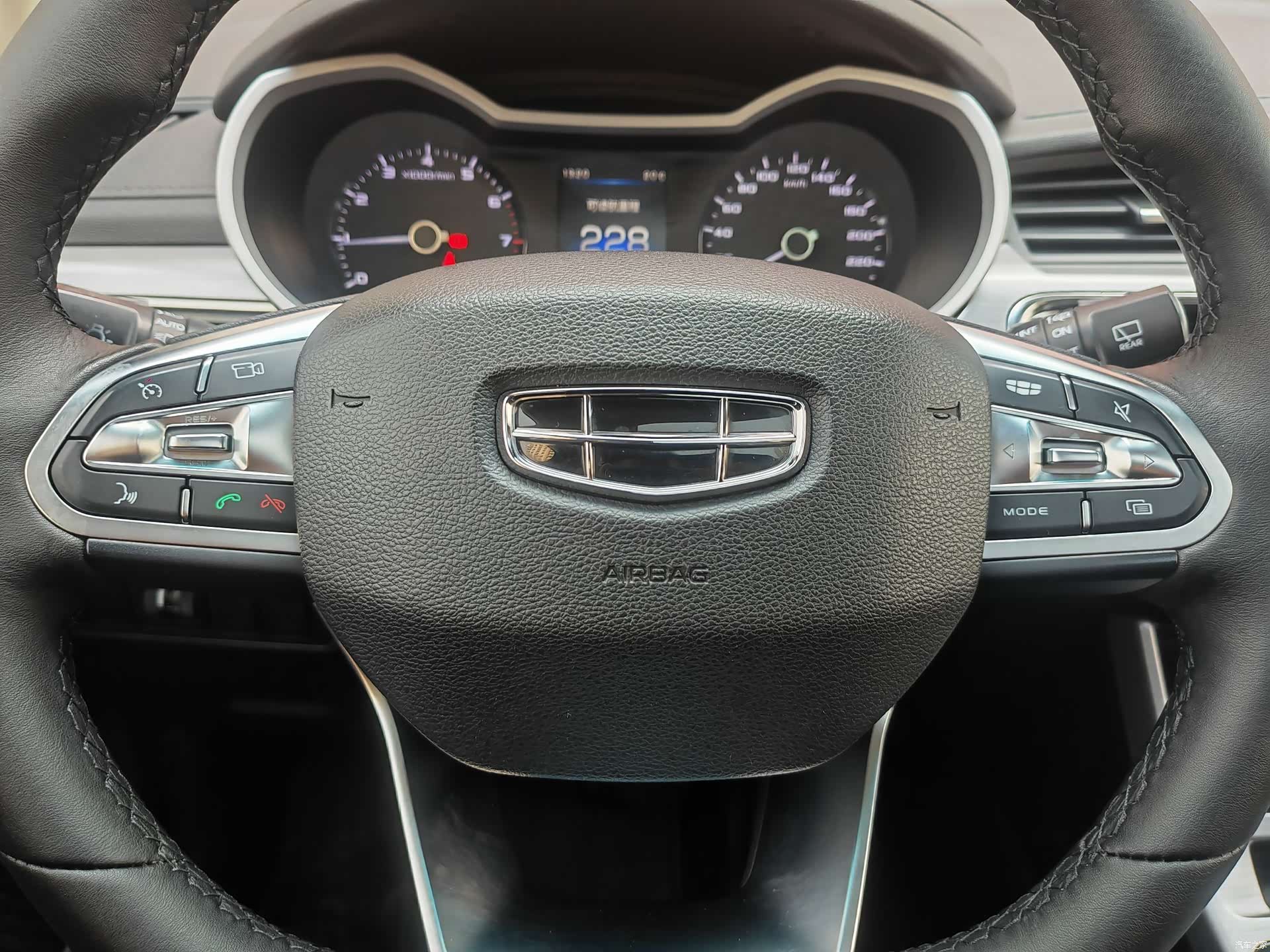 Geely Emgrand, 2019 15