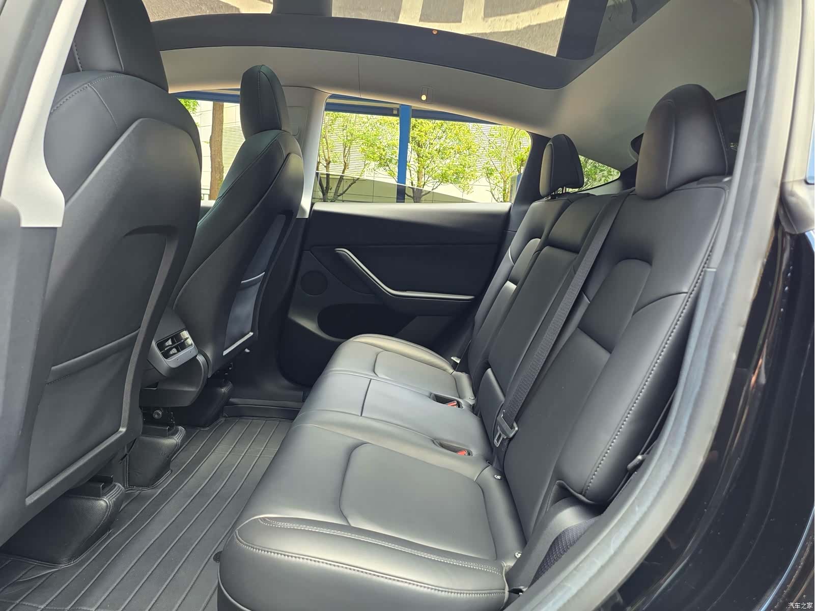 Tesla Model Y, 2022 11