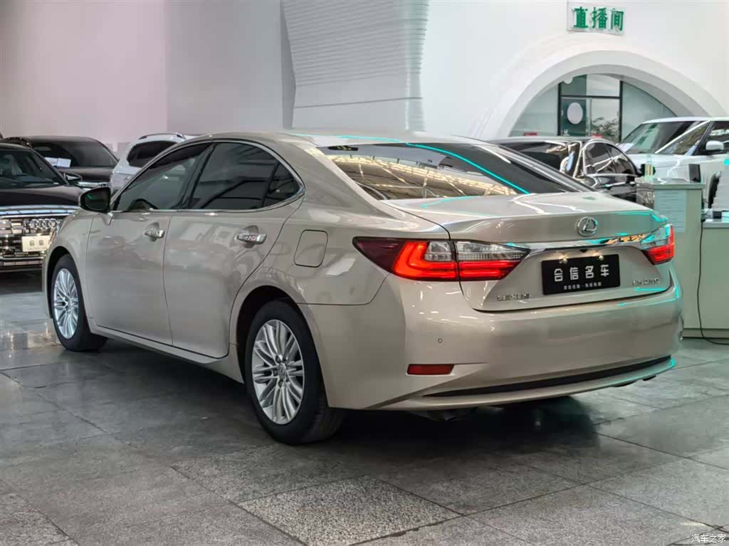 Lexus ES, 2017 4