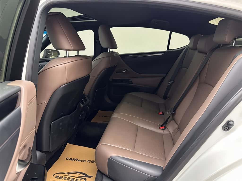 Lexus ES, 2024 9