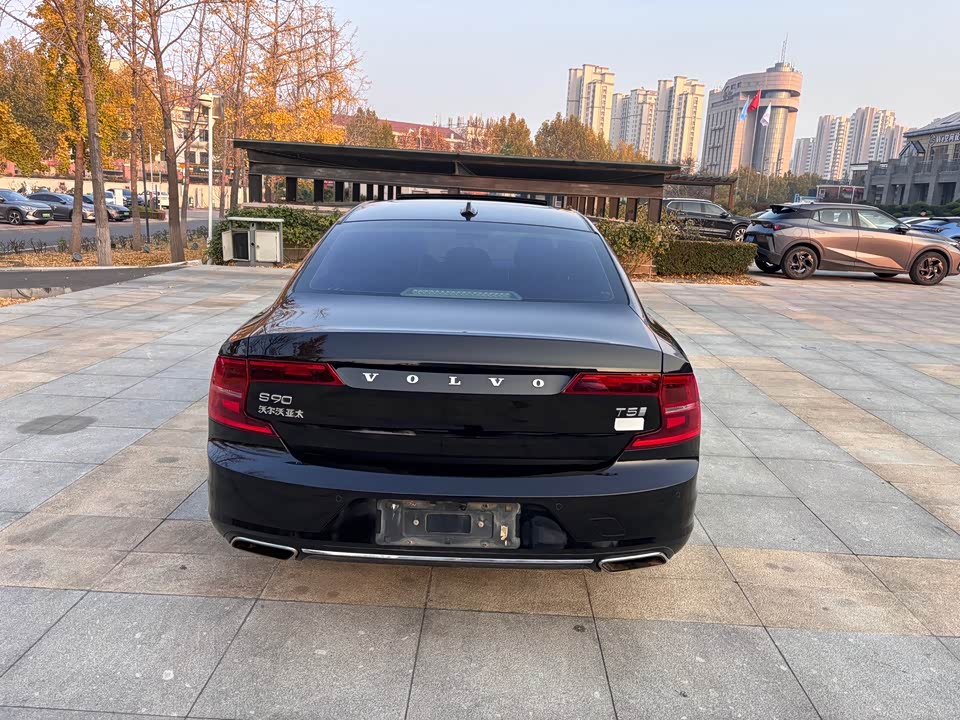 Volvo S90