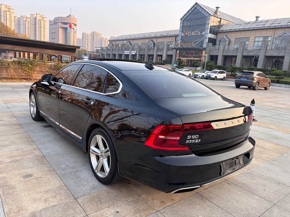 Volvo S90