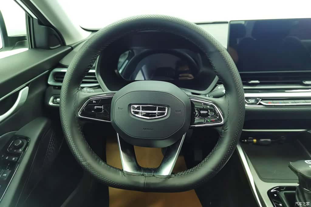 Geely Emgrand, 2024 15