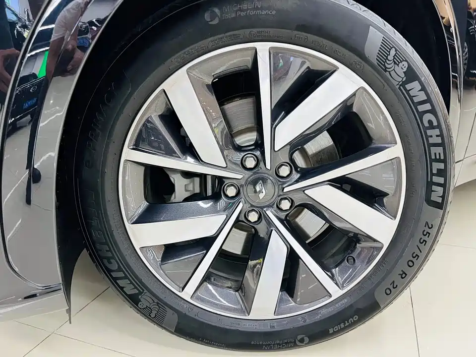 Li Auto Ideal L7