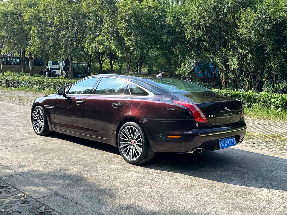 Jaguar XJ Jaguar XJ