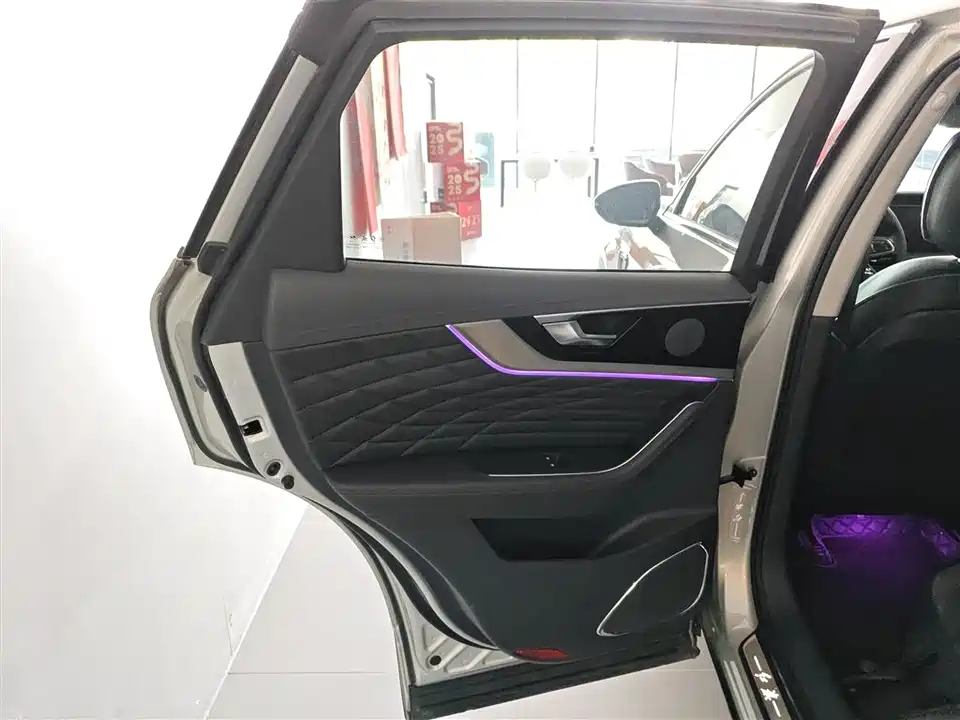 Hongqi HS5