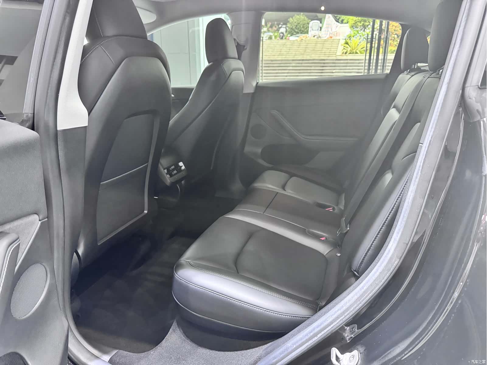 Tesla Model Y, 2023 все фото