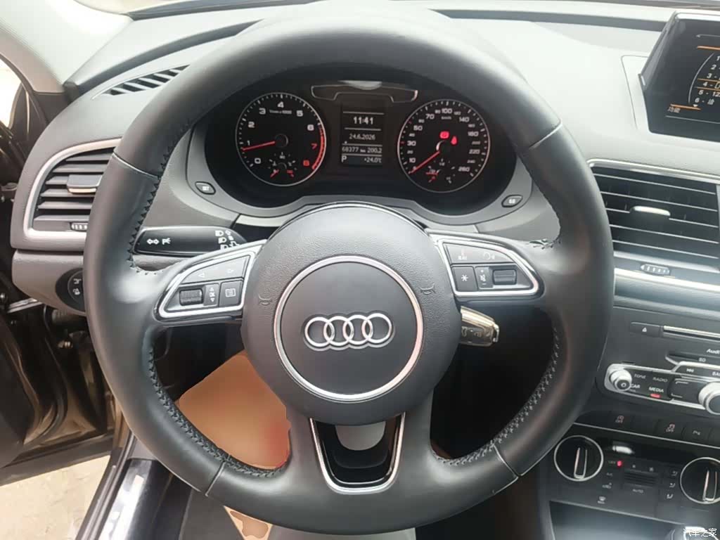 Audi Q3, 2018 11