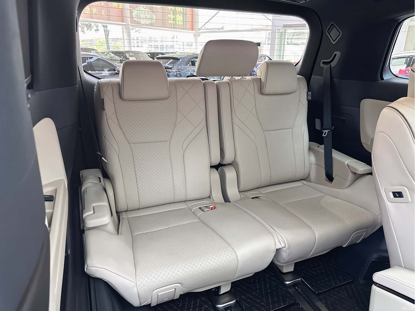 Toyota Vellfire, 2024 19