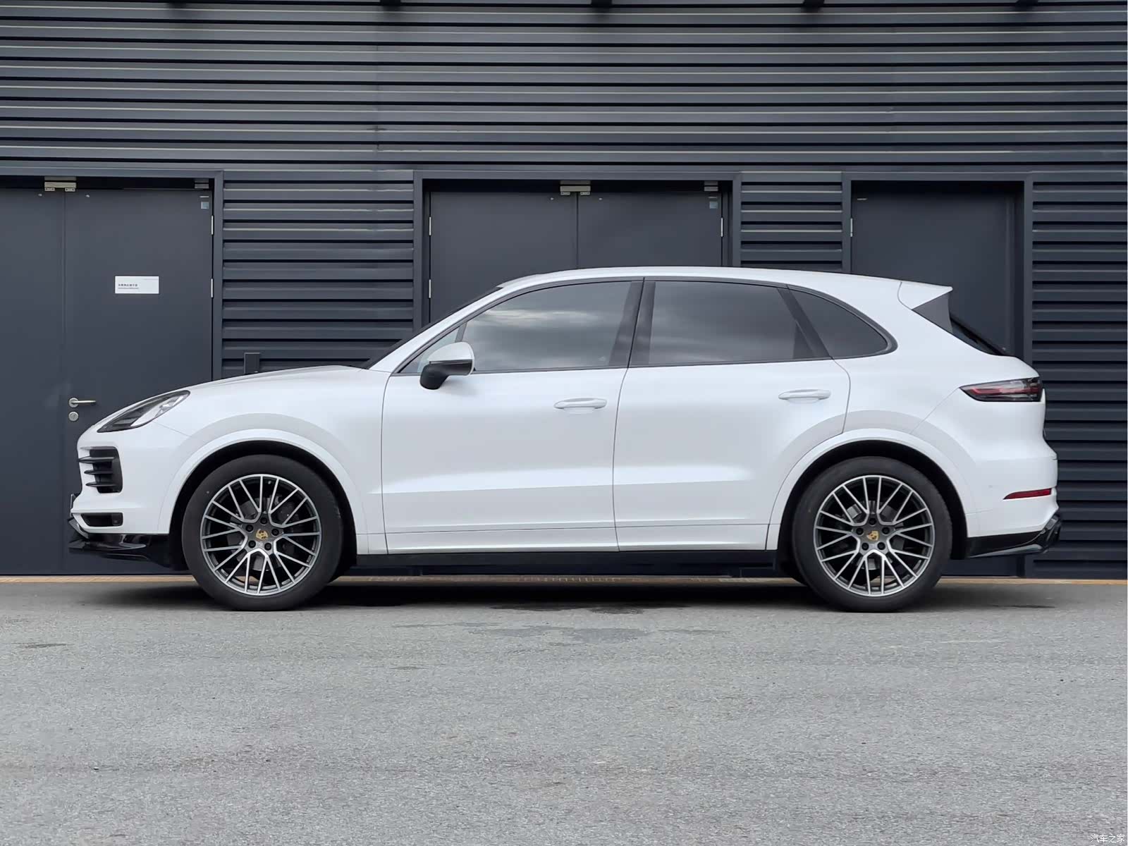 Porsche Cayenne, 2023 все фото