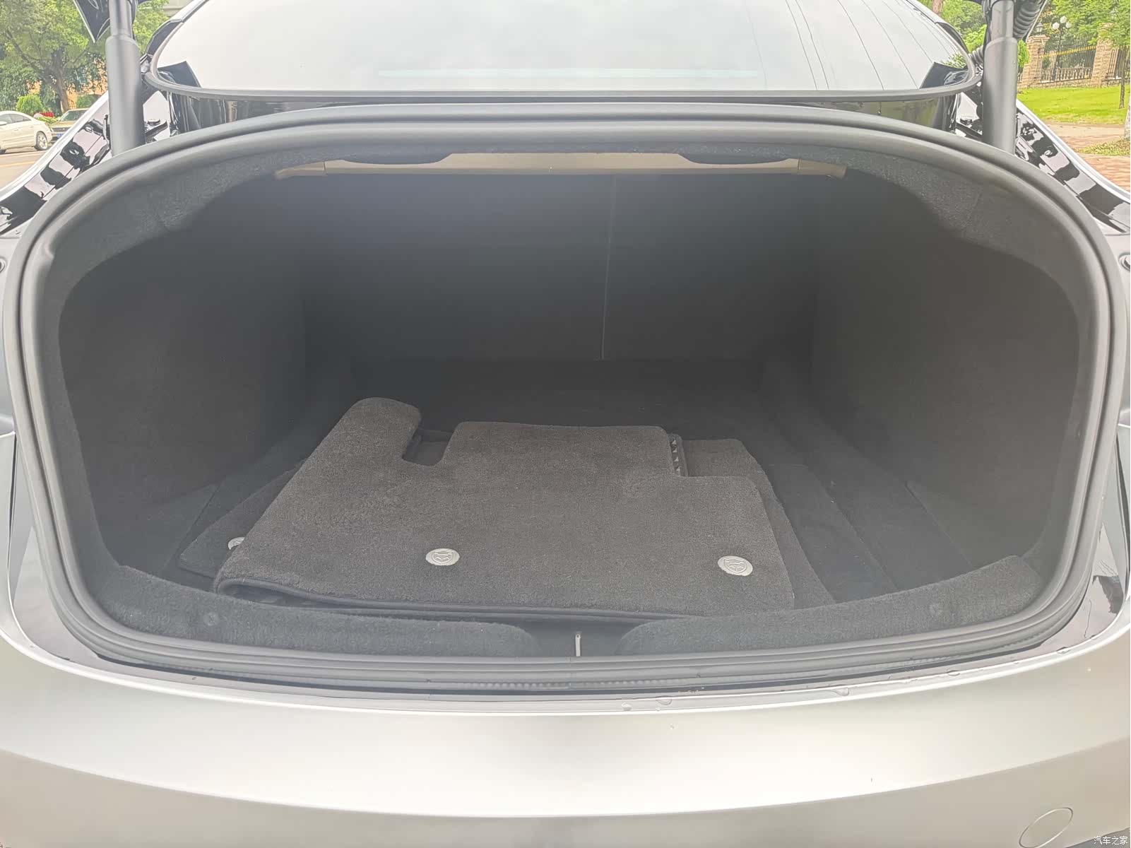 Tesla Model 3, 2024 11