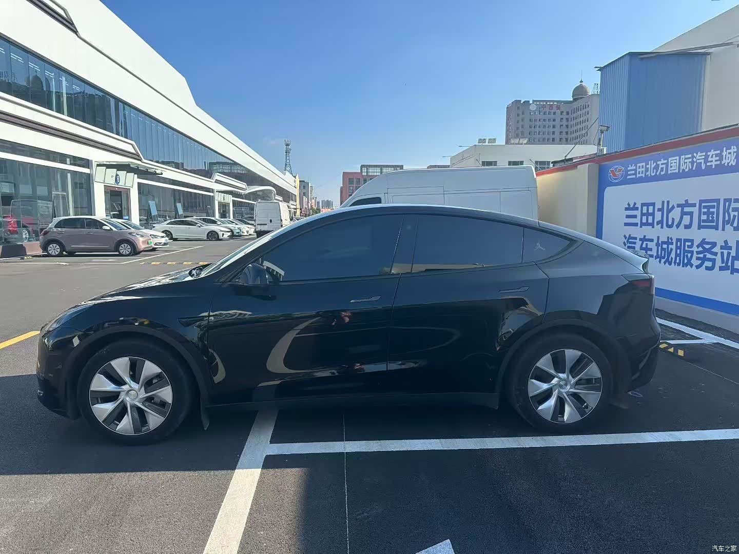 Tesla Model Y, 2023 4