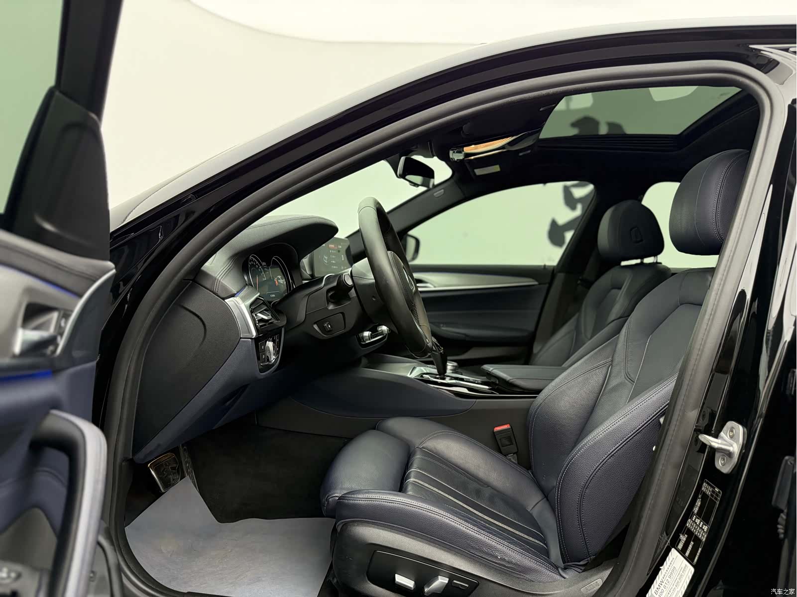 BMW 5 Series, 2018 все фото