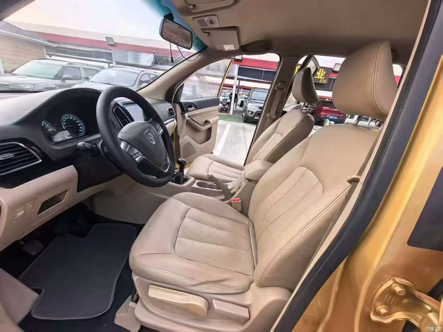 Wuling 730, 2015 4
