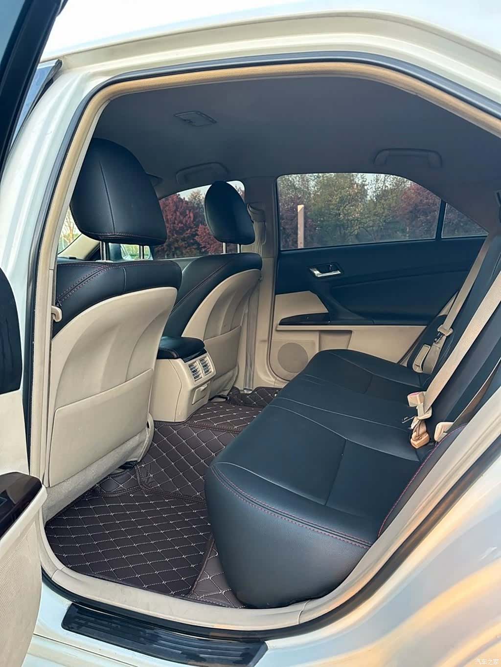 Toyota 2.5V, 2012 7