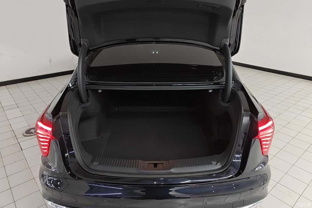 Hongqi H5, 2024 4