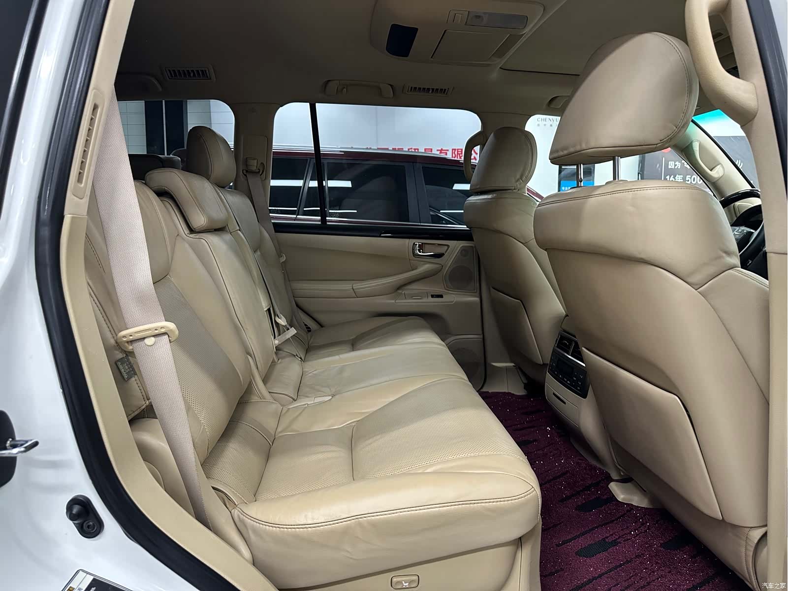 Lexus LX, 2011 15
