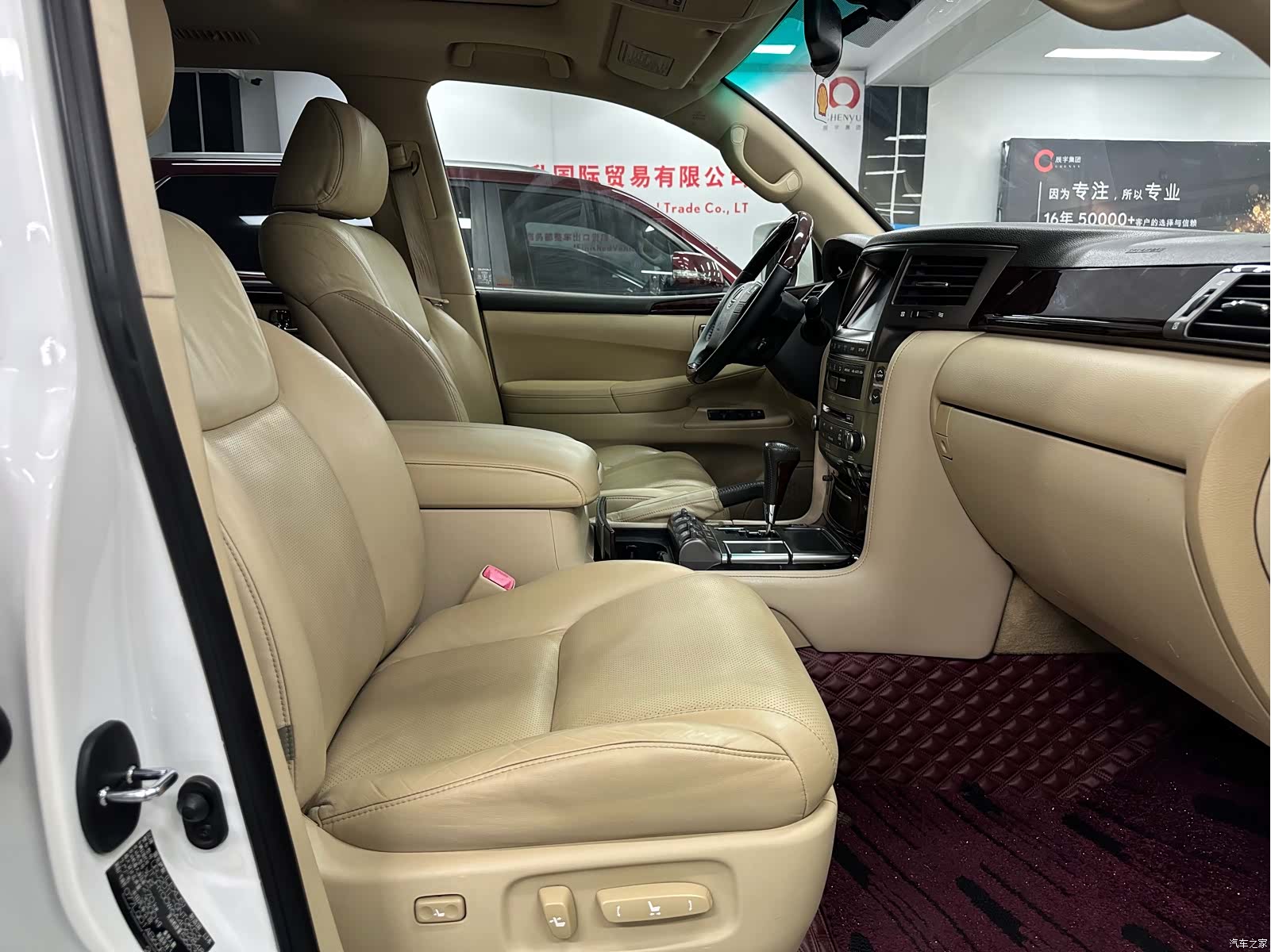 Lexus LX, 2011 16