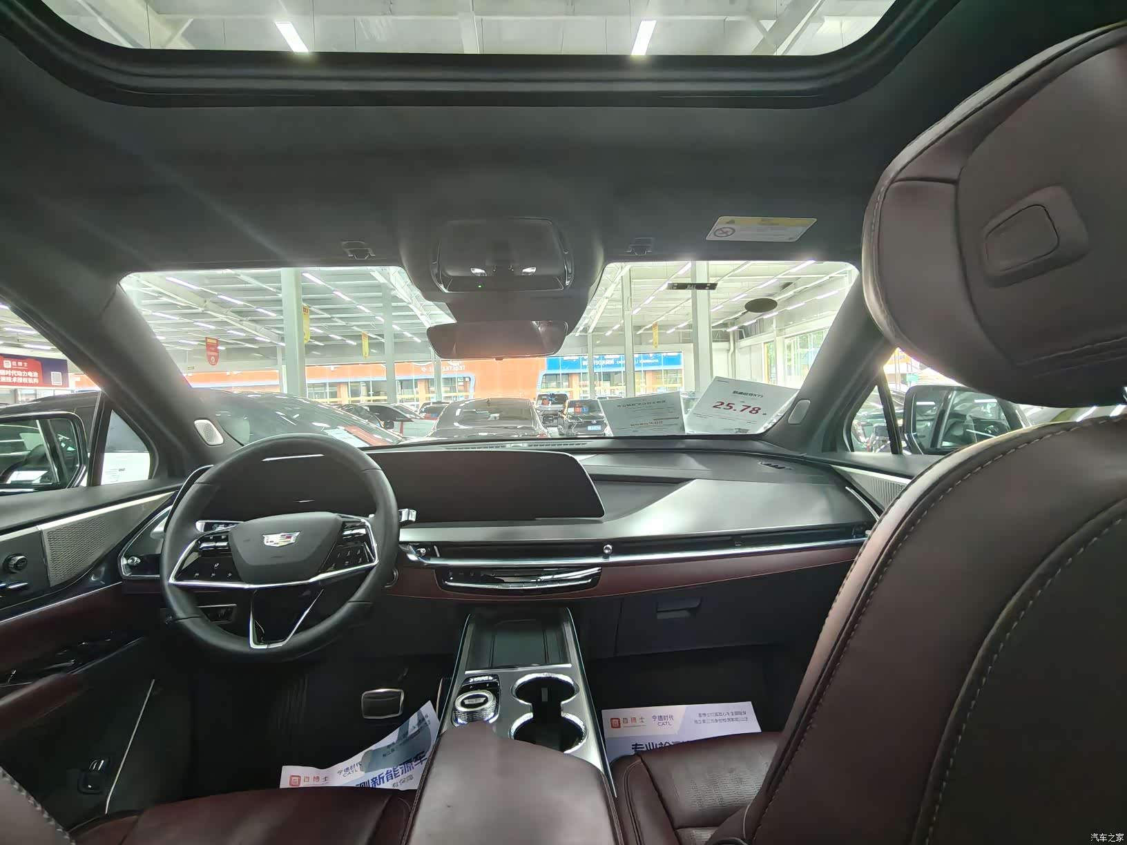 Cadillac XT5, 2025 9