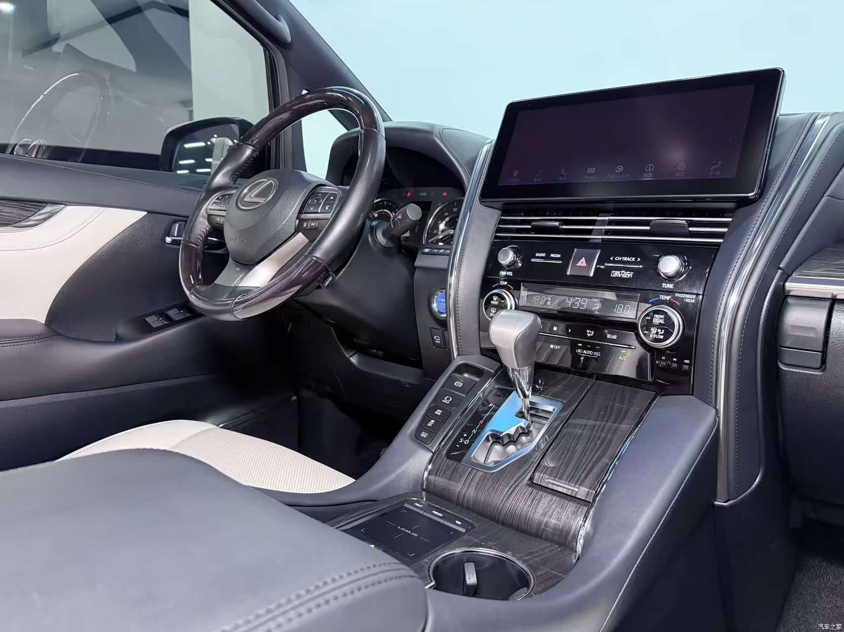 Lexus LM, 2021 13
