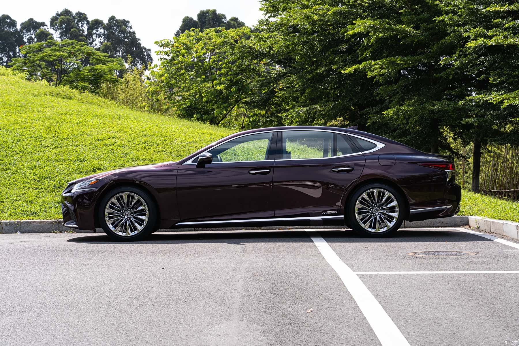 Lexus LS, 2019 4