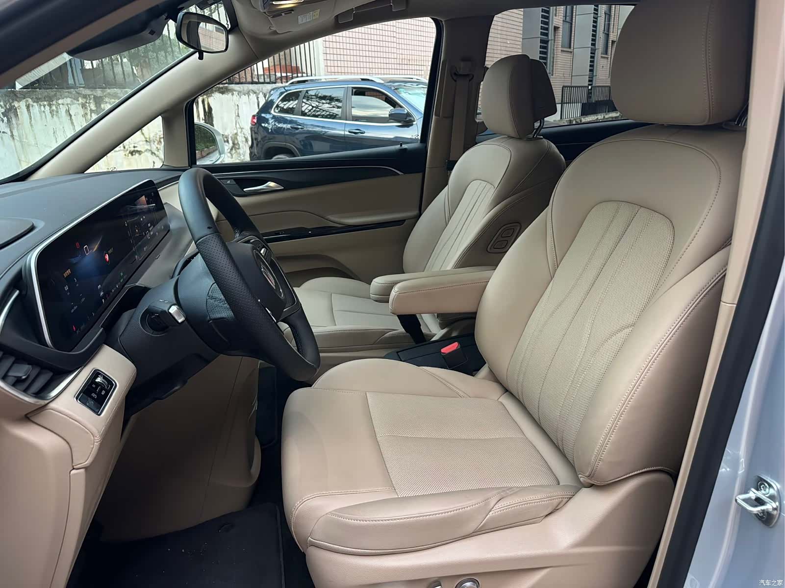Buick GL8, 2025 12