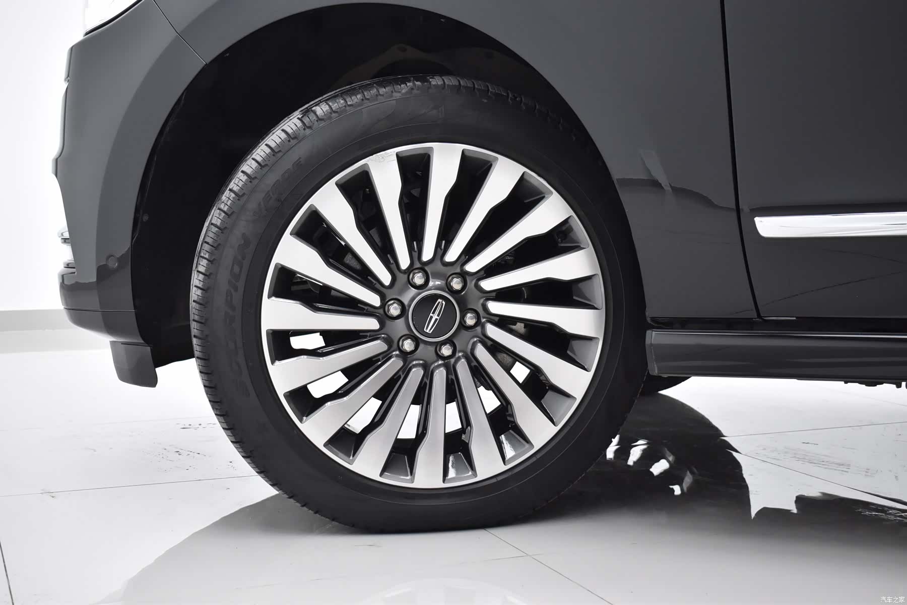 Lincoln Navigator, 2020 все фото