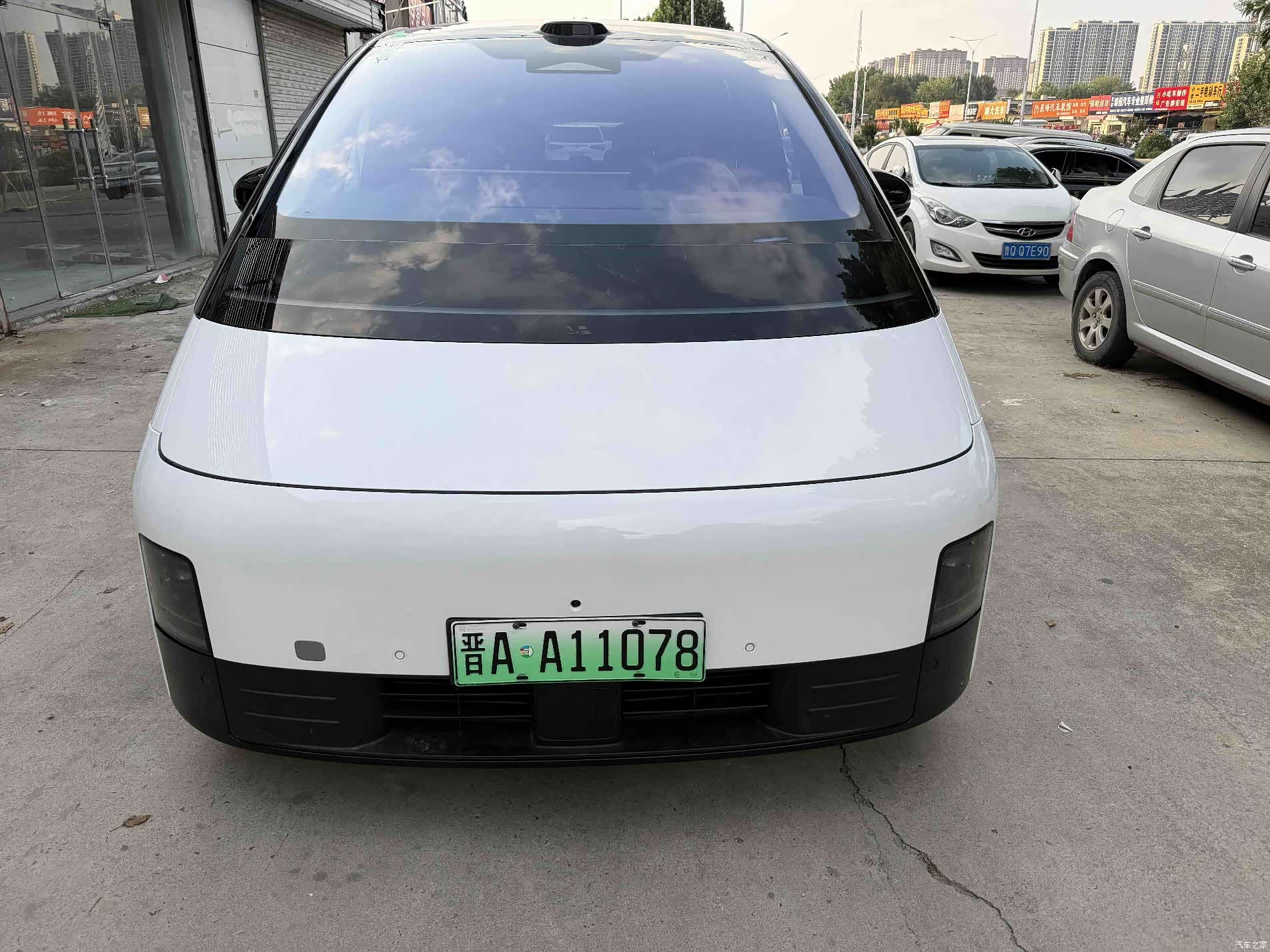 Li Auto MEGA, 2025 1