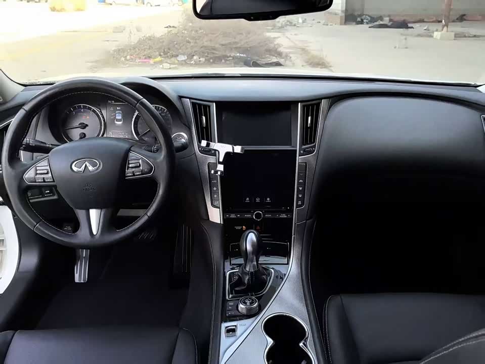 Infiniti Q50L