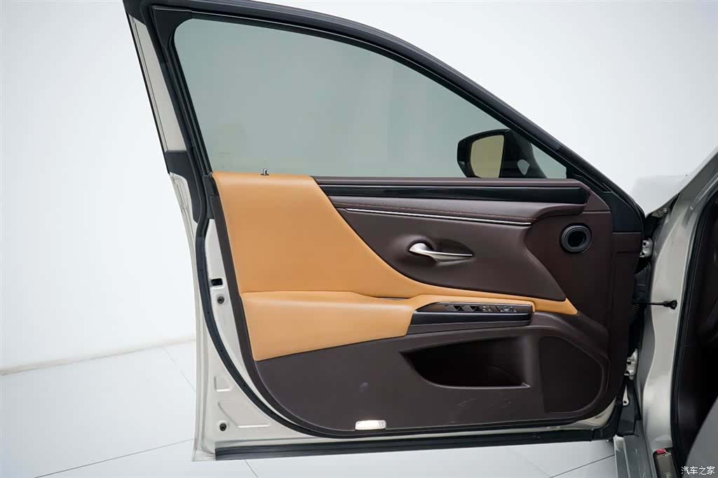 Lexus ES, 2018 10