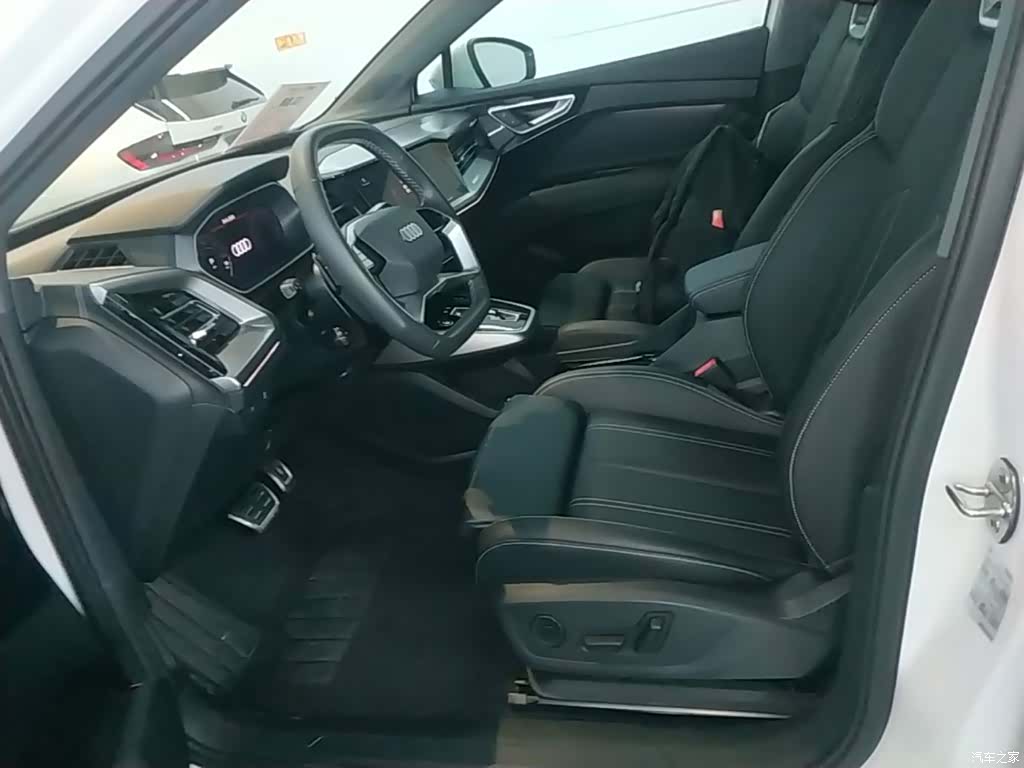 Audi Q4 e-tron, 2025 15