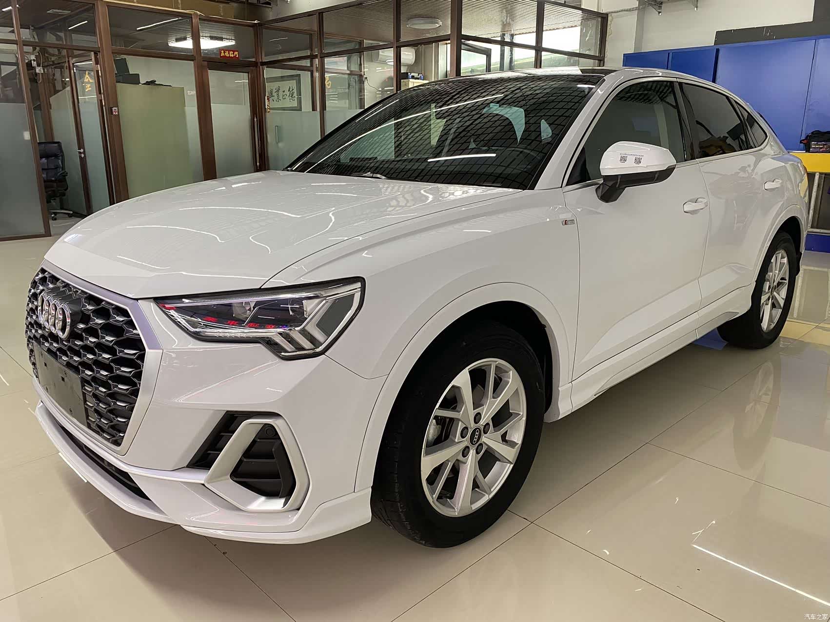 Audi Q3, 2022 1
