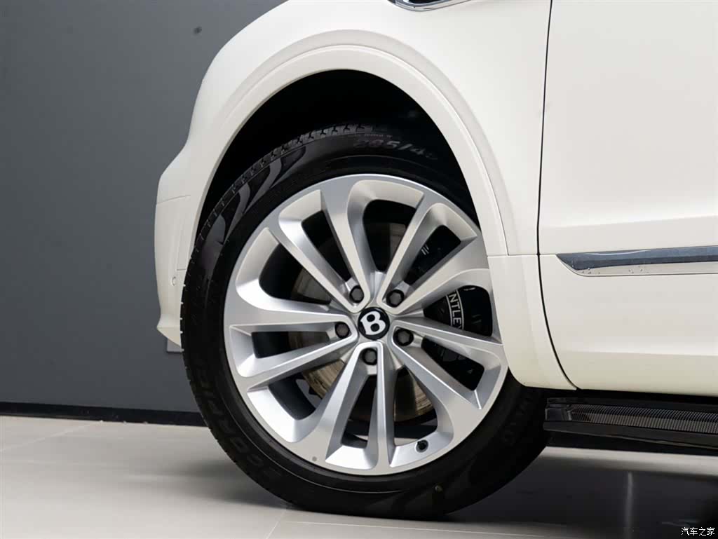 Bentley Bentayga, 2026 6