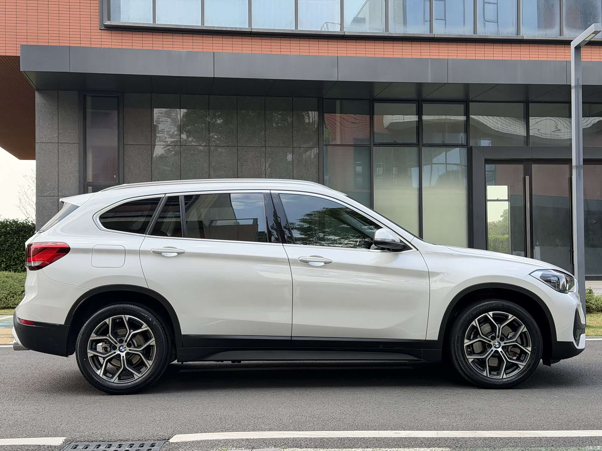 BMW X1, 2022 все фото