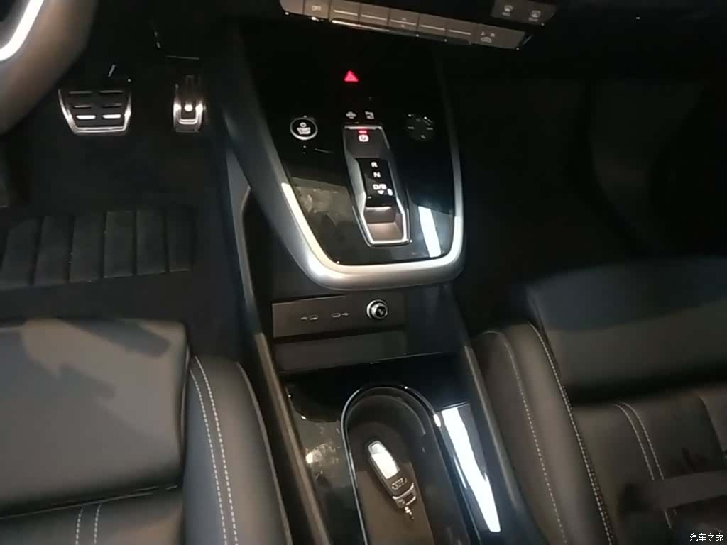 Audi Q4 e-tron, 2025 14