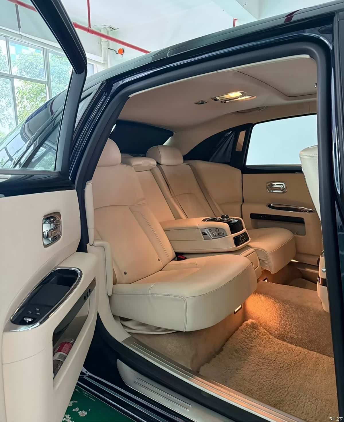 Rolls-Royce Ghost, 2014 6