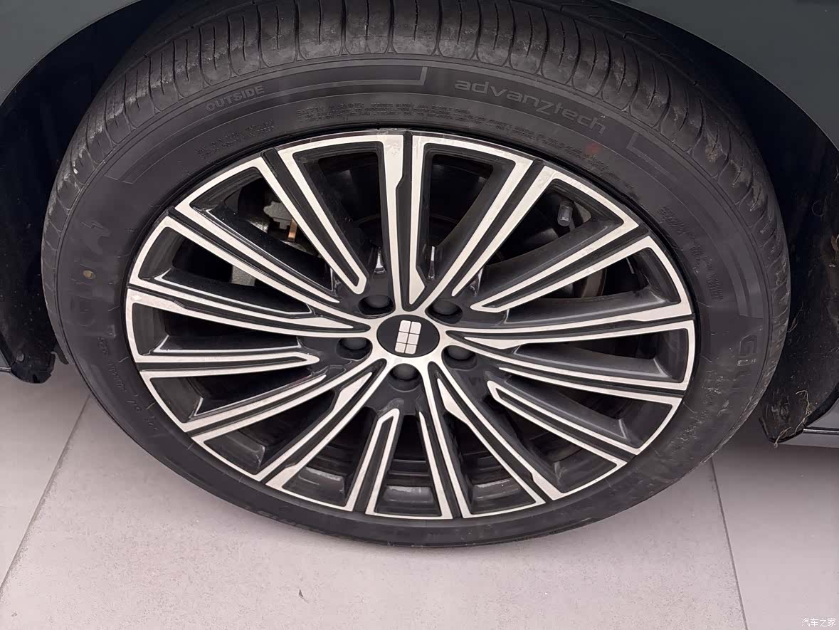 Geely 8, 2025 7